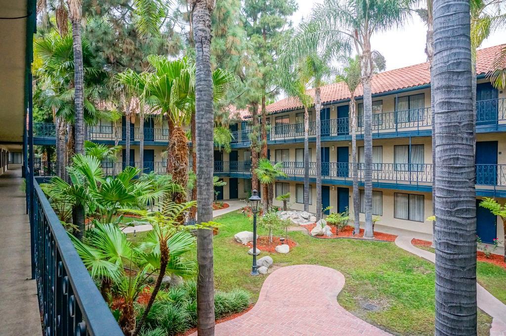 Vanllee Hotel Covina Exterior foto