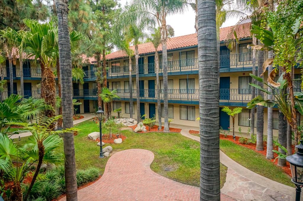 Vanllee Hotel Covina Exterior foto