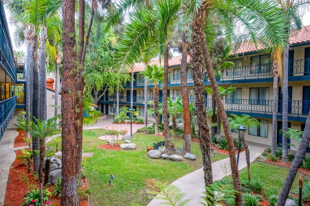 Vanllee Hotel Covina Exterior foto