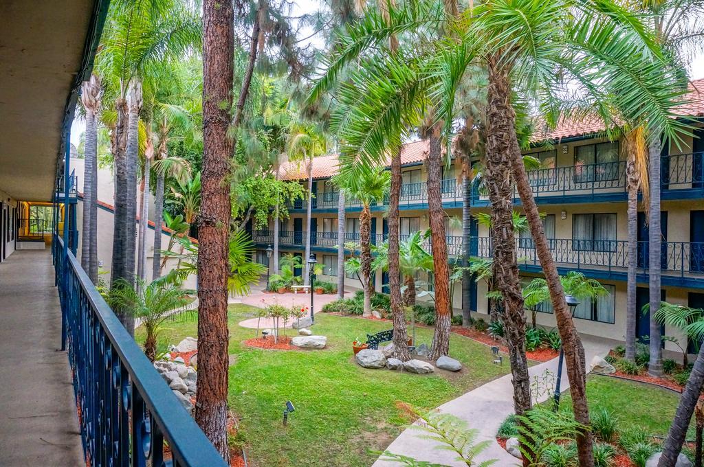 Vanllee Hotel Covina Exterior foto